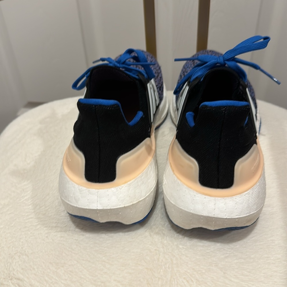 Women’s Adidas Ultraboost Light Running Shoes size 9 - Picture 4 of 5